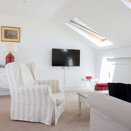 Spacious 3 Bedroom Flat With Terrace London Bagian luar foto