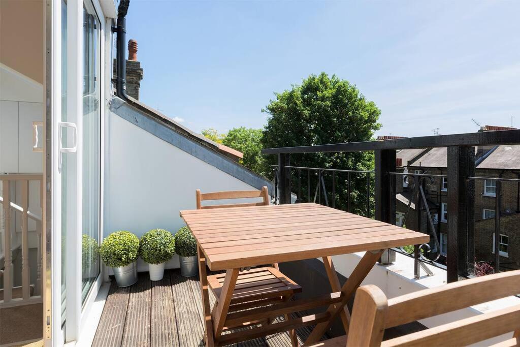 Spacious 3 Bedroom Flat With Terrace London Bagian luar foto