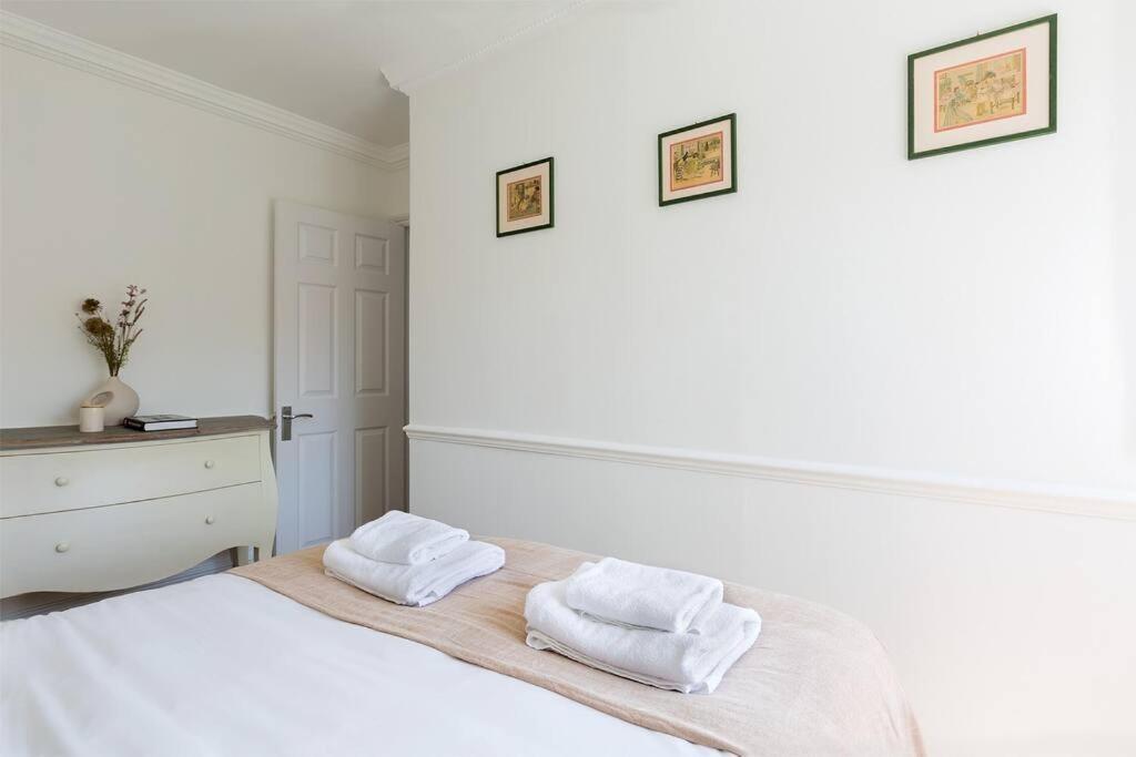 Spacious 3 Bedroom Flat With Terrace London Bagian luar foto