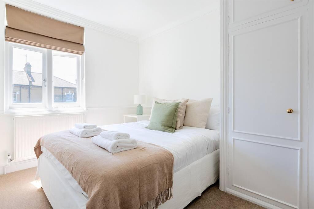 Spacious 3 Bedroom Flat With Terrace London Bagian luar foto