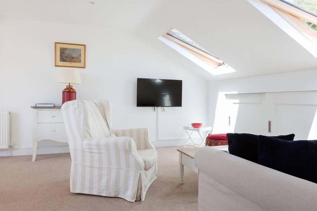 Spacious 3 Bedroom Flat With Terrace London Bagian luar foto
