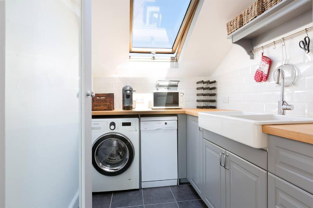Spacious 3 Bedroom Flat With Terrace London Bagian luar foto